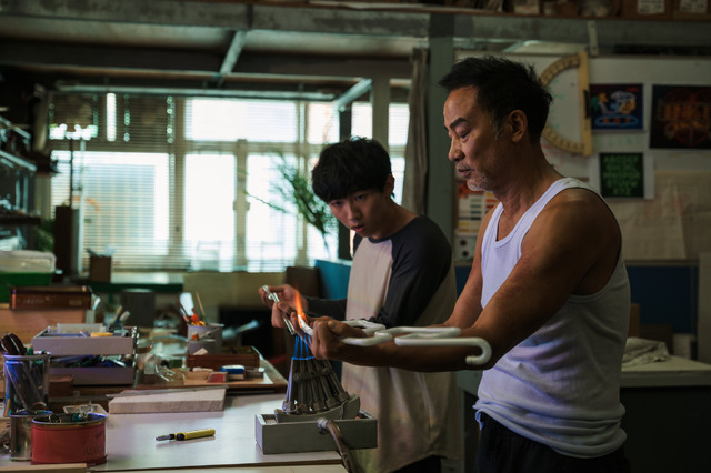 『燈火（ネオン）は消えず』©2022 A Light Never Goes Out Limited All Rights Reserved