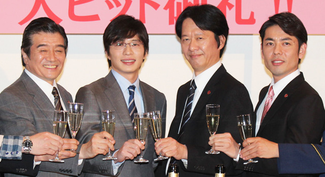 大ヒットを祝う『相棒』キャストたち／『相棒シリーズ X DAY』の大ヒット御礼舞台挨拶