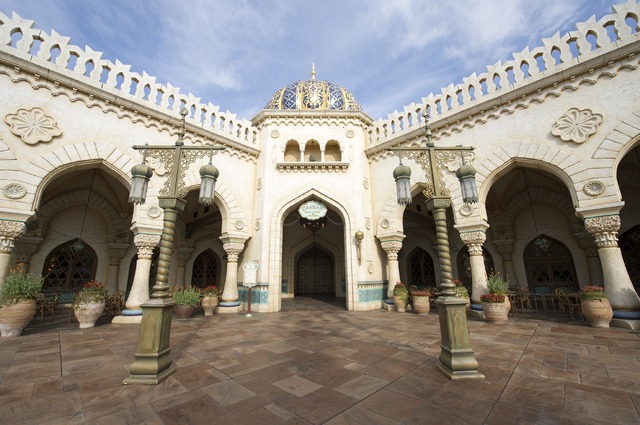 パークのどこからでも対象レストランのメニューを注文できる「ディズニー・モバイルオーダー」開始　当初は4店舗、順次拡大 As to Disney artwork, logos and properties： (C) Disney