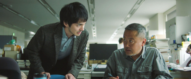 『隣人X ‐疑惑の彼女‐』©2023 映画「隣人 X 疑惑の彼女」製作委員会 ©パリュスあや子／講談社