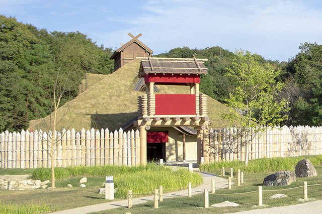 ジブリパーク「もののけの里」タタラ場（体験学習施設）© Studio Ghibli