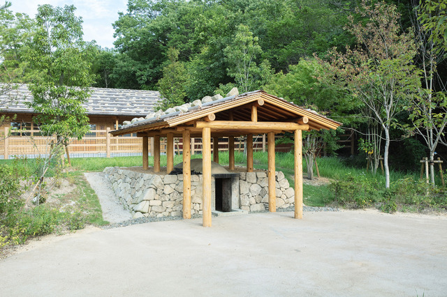 ジブリパーク「もののけの里」炭焼き小屋© Studio Ghibli