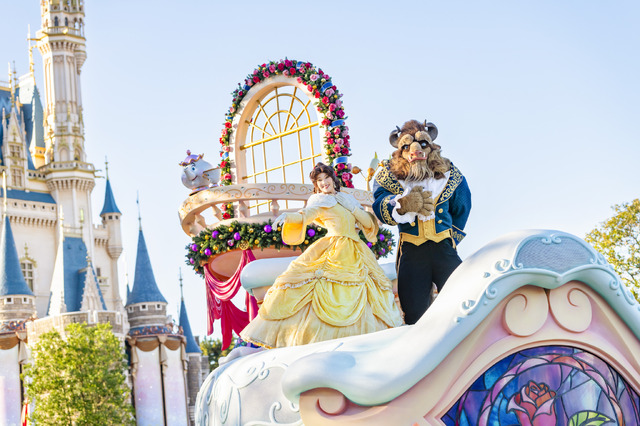 東京ディズニーランドにホリデーがやって来た！「ディズニー・クリスマス・ストーリーズ」公演写真公開