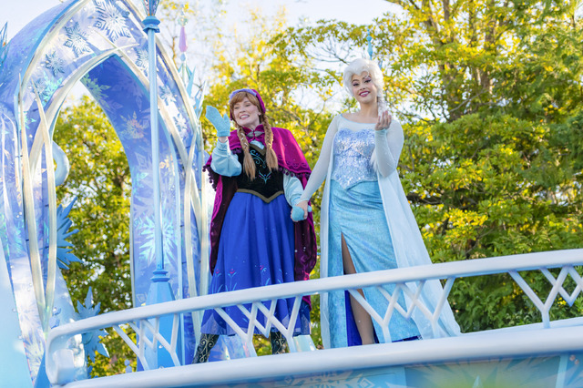 東京ディズニーランドにホリデーがやって来た！「ディズニー・クリスマス・ストーリーズ」公演写真公開