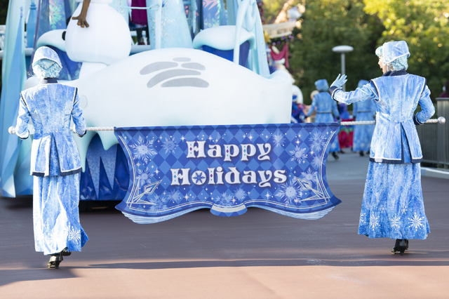 東京ディズニーランドにホリデーがやって来た！「ディズニー・クリスマス・ストーリーズ」公演写真公開