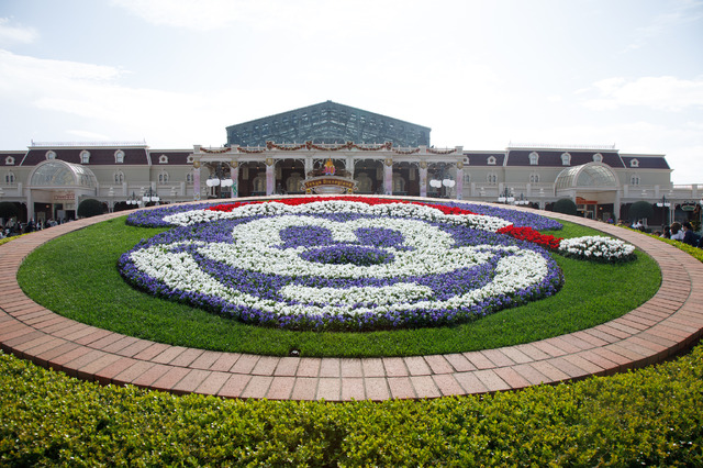 東京ディズニーランドにホリデーがやって来た！「ディズニー・クリスマス・ストーリーズ」公演写真公開