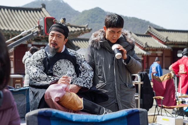 『スイッチ 人生最高の贈り物』© 2023 LOTTE ENTERTAINMENT & HIVE MEDIA CORP. All Rights Reserved.