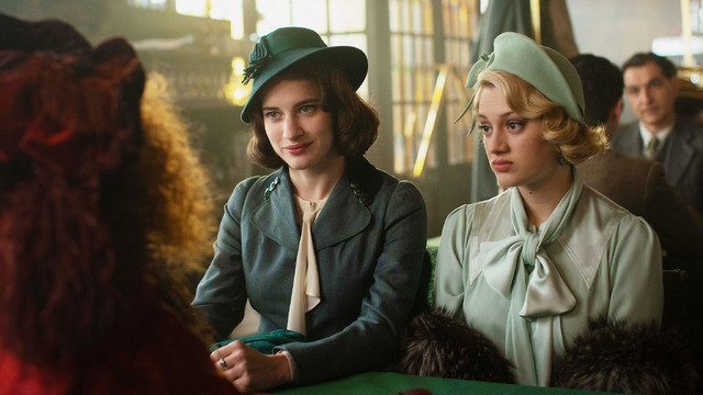 『私がやりました』© 2023 MANDARIN & COMPAGNIE - FOZ - GAUMONT – FRANCE 2 CINÉMA - SCOPE PICTURES – PLAYTIME PRODUCTION