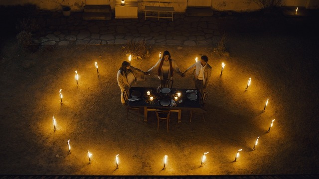 『ファミリー・ディナー』© 2022 Capra Film GmbH & Film AG GmbH All rights reserved