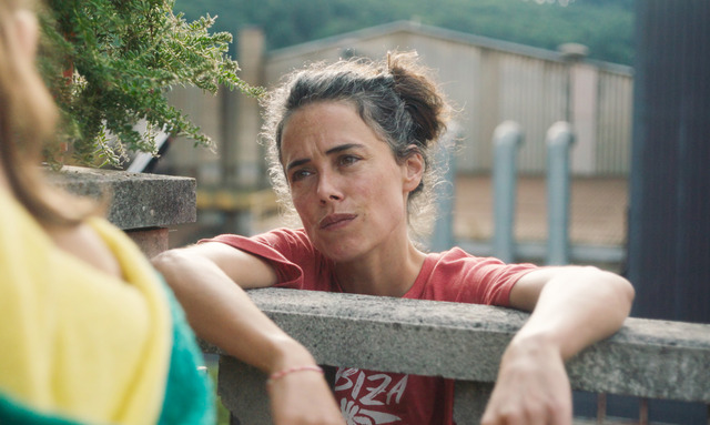 『ミツバチと私』© 2023 GARIZA FILMS INICIA FILMS SIRIMIRI FILMS ESPECIES DE ABEJAS AIE