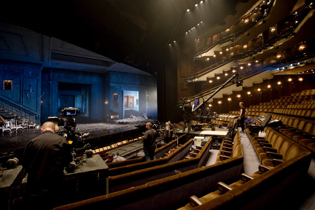 NTLive『ハムレット』 ©️ Johan Persson