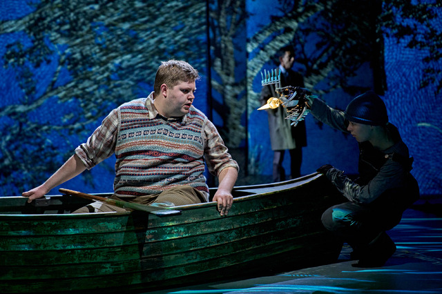 NTLive『ブック・オブ・ダスト』 ©️ Manuel Harlan