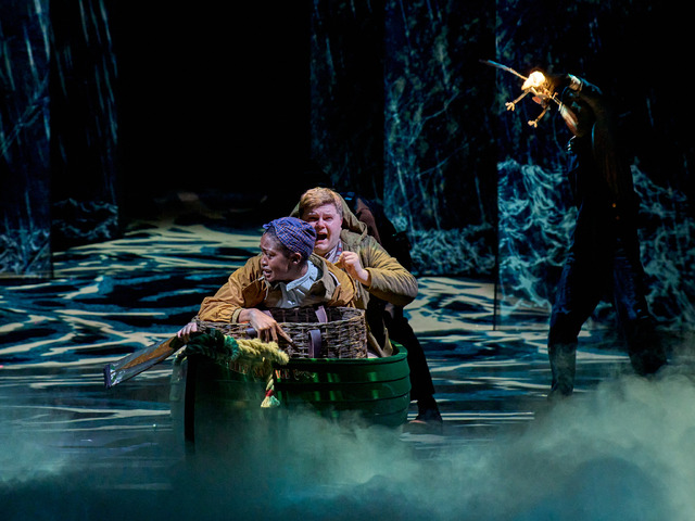 NTLive『ブック・オブ・ダスト』 ©️ Manuel Harlan