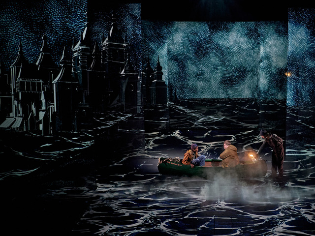 NTLive『ブック・オブ・ダスト』 ©️ Manuel Harlan