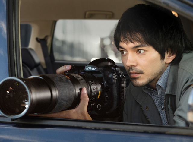 『隣人X ‐疑惑の彼女‐』©2023 映画「隣人X 疑惑の彼女」製作委員会 ©パリュスあや子／講談社