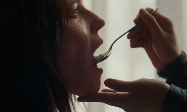 『NOCEBO／ノセボ』 © Lovely Productions Limited / Wild Swim Films Limited MMXXII. All Rights Reserved.