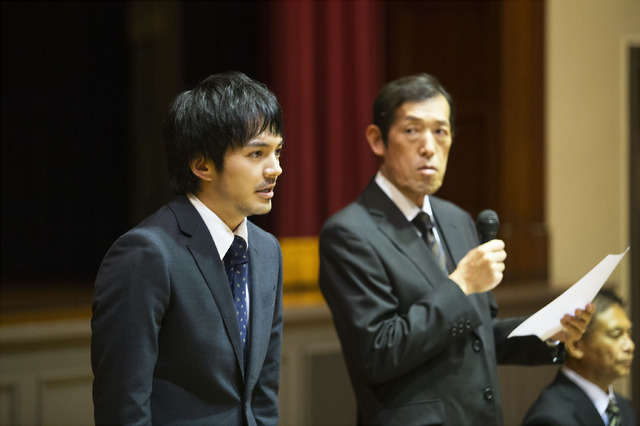 『隣人X 疑惑の彼女』©2023 映画「隣人X 疑惑の彼女」製作委員会 ©パリュスあや子／講談社