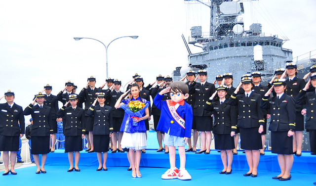 柴咲コウ＆江戸川コナン＆女性自衛官たち／『名探偵コナン 絶海の探偵』＠海上自衛隊横須賀地方総監部