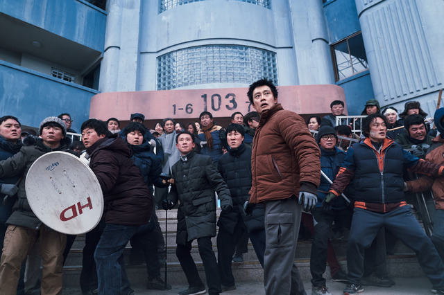 『コンクリート・ユートピア』© 2023 LOTTE ENTERTAINMENT & CLIMAX STUDIO, INC. ALL RIGHTS RESERVED.