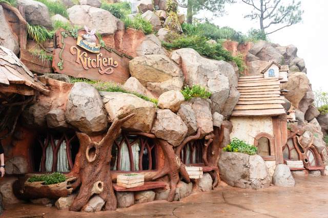 大きなエビフライが乗ったオムライスでホリデー気分！TDLグランマ・サラのキッチンのスペシャルセット