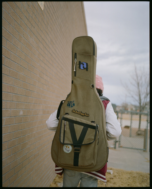 『僕らの世界が交わるまで』© 2022 SAVING THE WORLD LLC. All Rights Reserved.