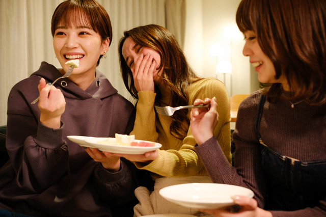 映画ファンにおすすめ、見た目も機能性も優秀！ BenQのフルHD天井シアタープロジェクター「GV31」を使ってみた