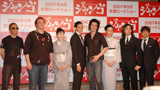 『スキヤキ・ウエスタン　ジャンゴ』記者会見に勢揃いした監督とキャスト陣