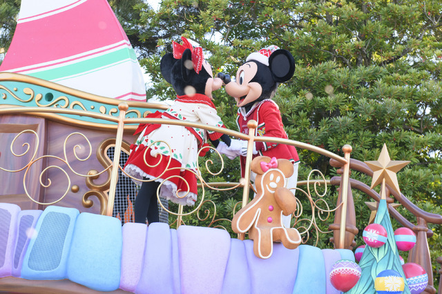 東京ディズニーランドで公演中のパレード「ディズニー・クリスマス・ストーリーズ」