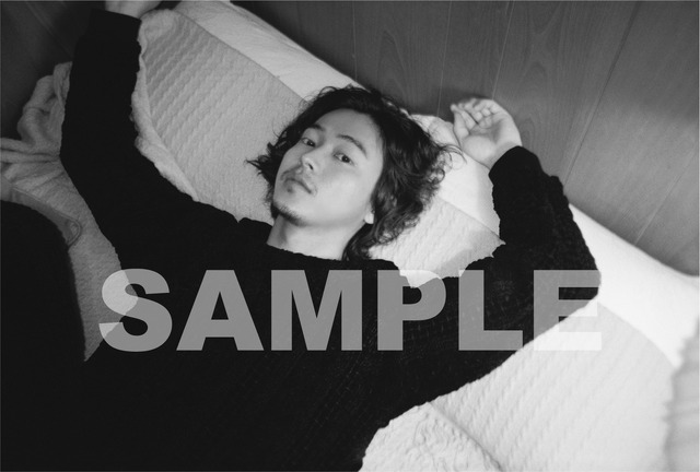 特典ポストカード（イメージビジュアル）「山崎賢人カレンダー2024」©︎SDP