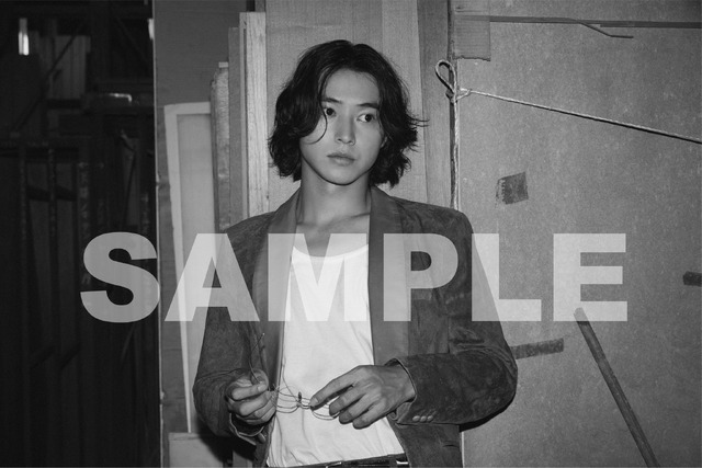 特典ポストカード（イメージビジュアル）「山崎賢人カレンダー2024」©︎SDP