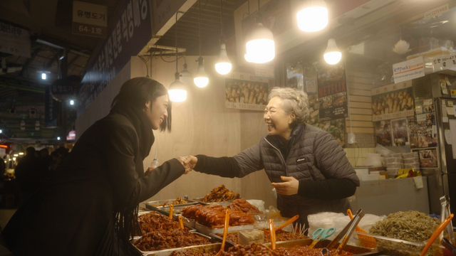 「地球の歩き方」©ドラマ「地球の歩き方」製作委員会