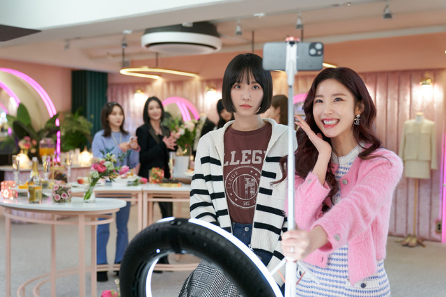 Netflixシリーズ「セレブリティ」配信中