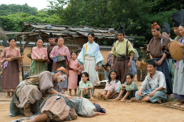 大河ドラマ「光る君へ」1話  (C) NHK