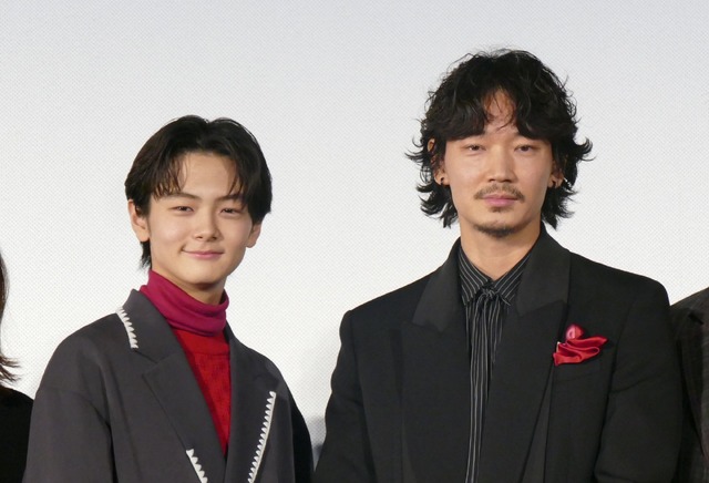 綾野剛、齋藤潤『カラオケ行こ！』初日舞台挨拶