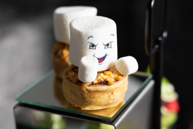 「Strawberry Busters」苺とリュバーブのマシュマロマン・クランブル