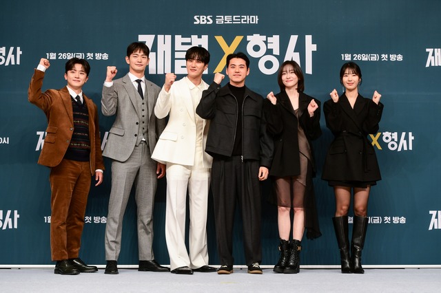 「財閥 x 刑事」©  SBS