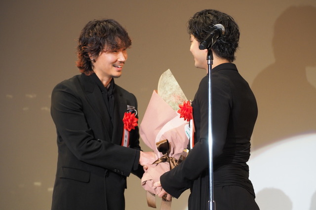 綾野剛、磯村勇斗／2024年エランドール賞授賞式