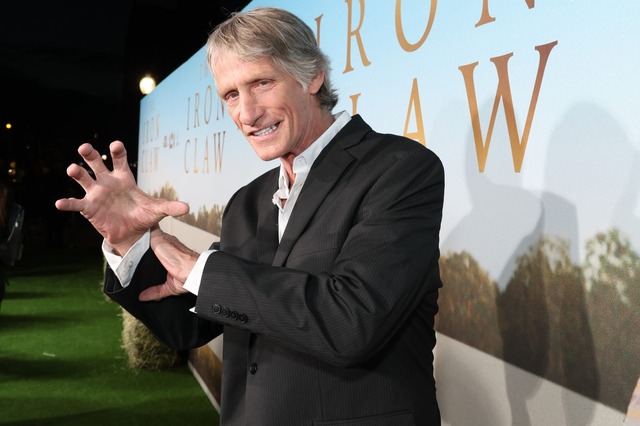 ケビン・エリック・フォン（プレミアにて）© 2023 House Claw Rights LLC; Claw Film LLC; British Broadcasting Corporation. All Rights Reserved.