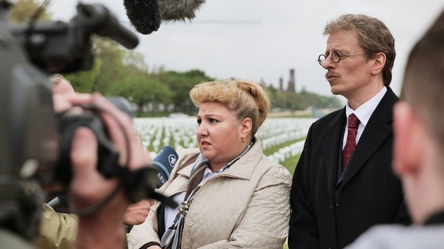 『ミセス・クルナスvs.ジョージ・W・ブッシュ』(c) 2022 Pandora Film Produktion GmbH, Iskremas Filmproduktion GmbH, Cinéma Defacto, Norddeutscher Rundfunk, Arte France Cinéma