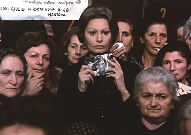 『ひまわり』© 1970 – COMPAGNIA CINEMATOGRAFICA CHAMPION(IT) – FILMS CONCORDIA(FR) – SURF FILM SRL, ALL RIGHTS RESERVED.