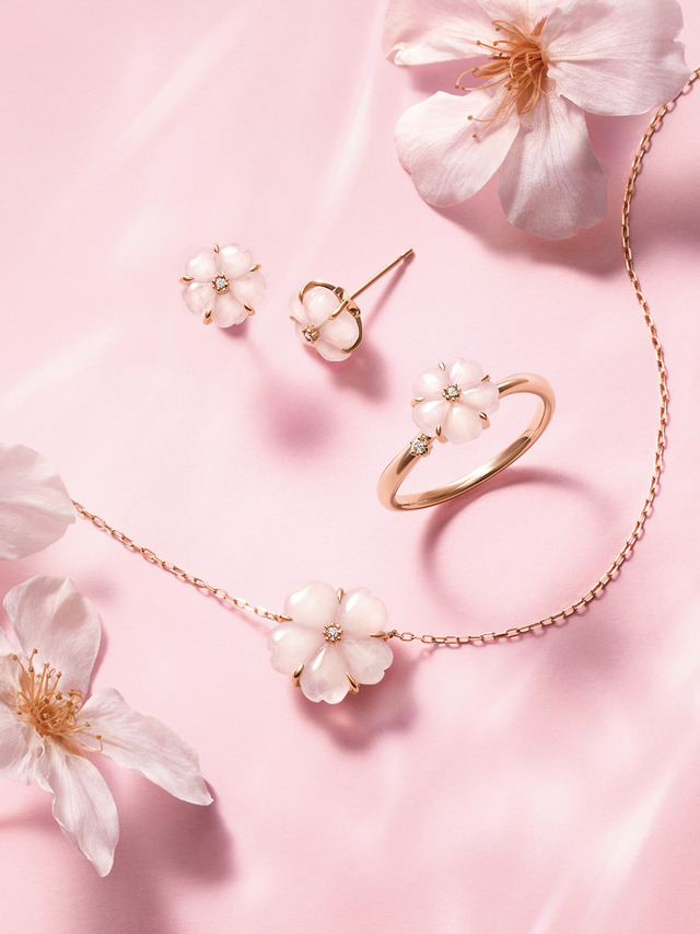 昼夜でイクスピアリの表情が変わる！“桜”カラーに染まる「サクラ ランタン ストリート」開催中