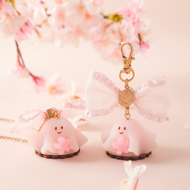 昼夜でイクスピアリの表情が変わる！“桜”カラーに染まる「サクラ ランタン ストリート」開催中