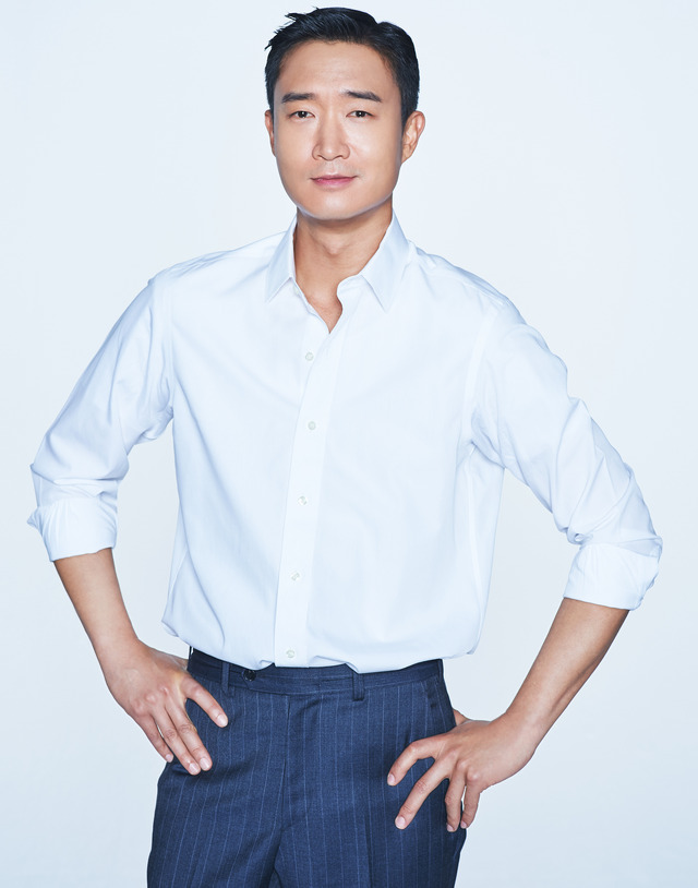 チョ・ウジン「江南Bサイド」(原題)© 2024 Disney and its related