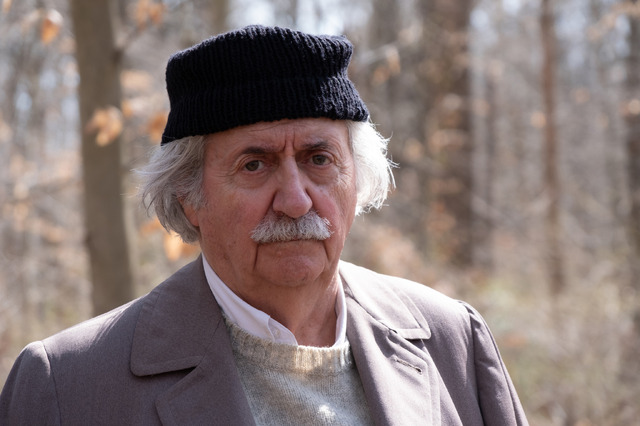 トム・コンティ『オッペンハイマー』© Universal Pictures. All Rights Reserved.