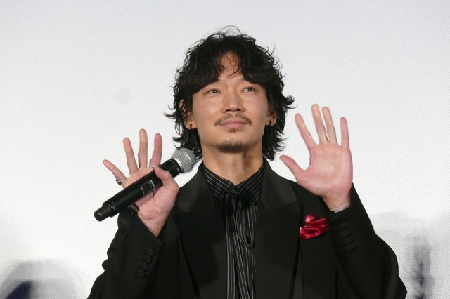 綾野剛『カラオケ行こ！』初日舞台挨拶