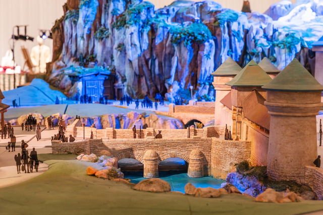 『アナと雪の女王』の物語を体験！新アトラクション「アナとエルサのフローズンジャーニー」に注目