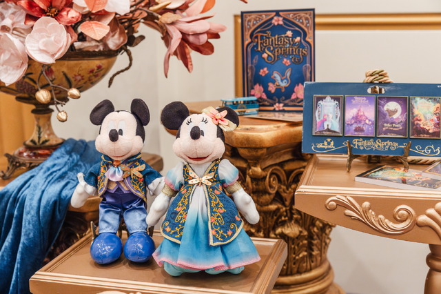 それは魔法の泉が導くディズニーファンタジーの世界！「ファンタジースプリングス」の 壮大な美しい世界をテーマにしたデザインのグッズが新登場