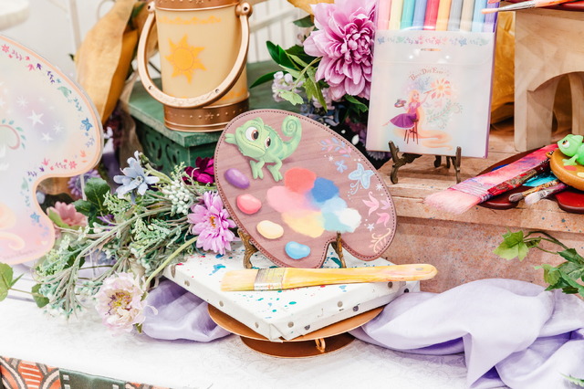 新アトラクション「ラプンツェルのランタンフェスティバル」をテーマにしたグッズが登場！ロマンティックなポートの旅がテーマ