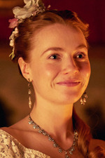 「ベルグレービア 新たなる秘密」© Carnival Film & Television Limited 2023.