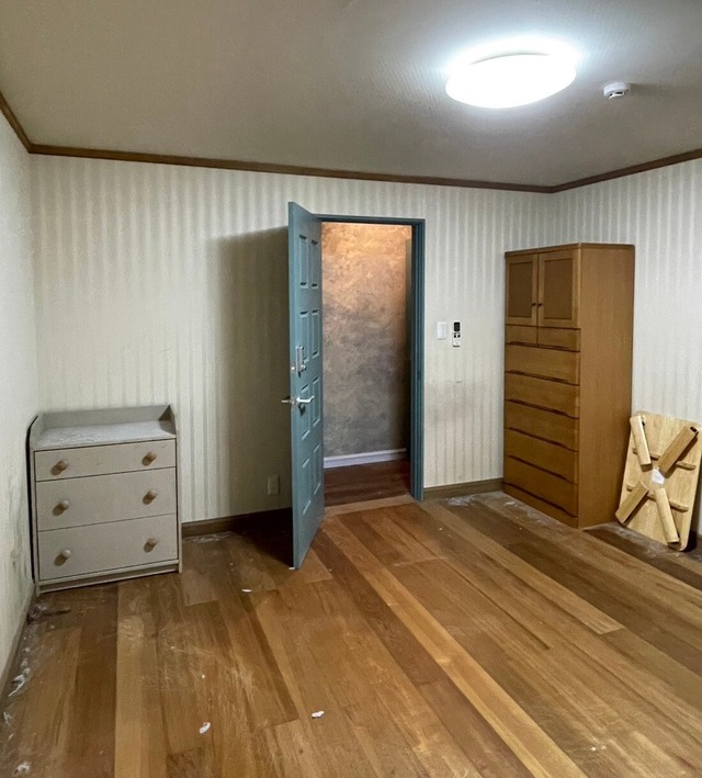 【第一の間取図の家】２F子供部屋室内『変な家』Ⓒ2024「変な家」製作委員会